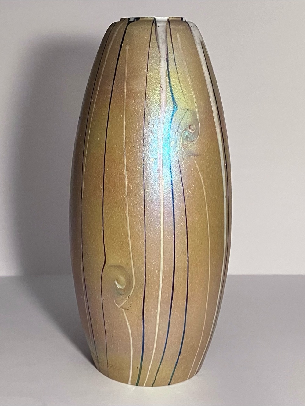 TODD PHILLIPS Art Glass QUOIZEL Lampshade / IRIDESCENT Rainbow & Gold / SIGNED